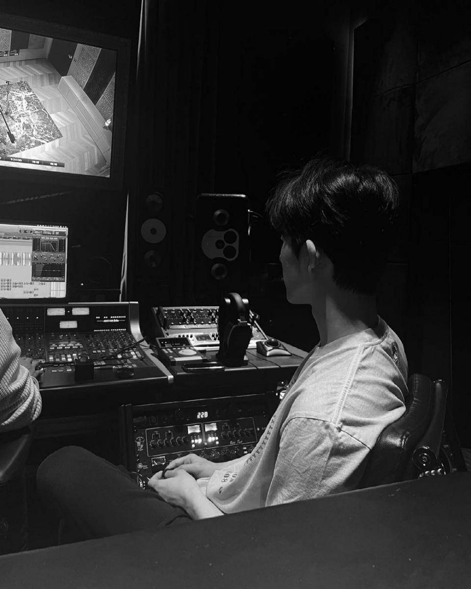 B.I di Studio Musik (instagram.com/shxxbi131)