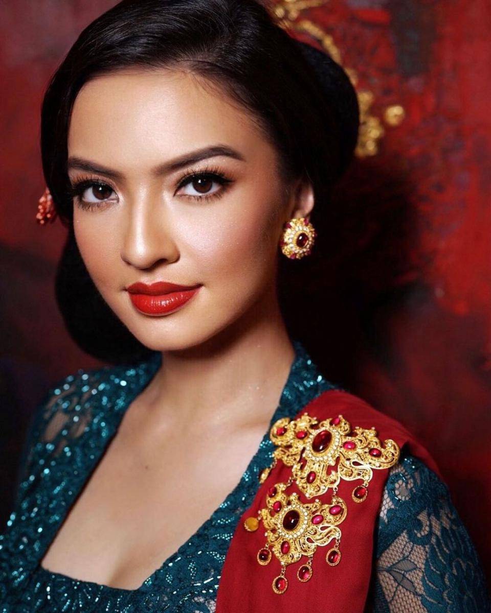 Raline Shah (instagram.com/ralineshah)