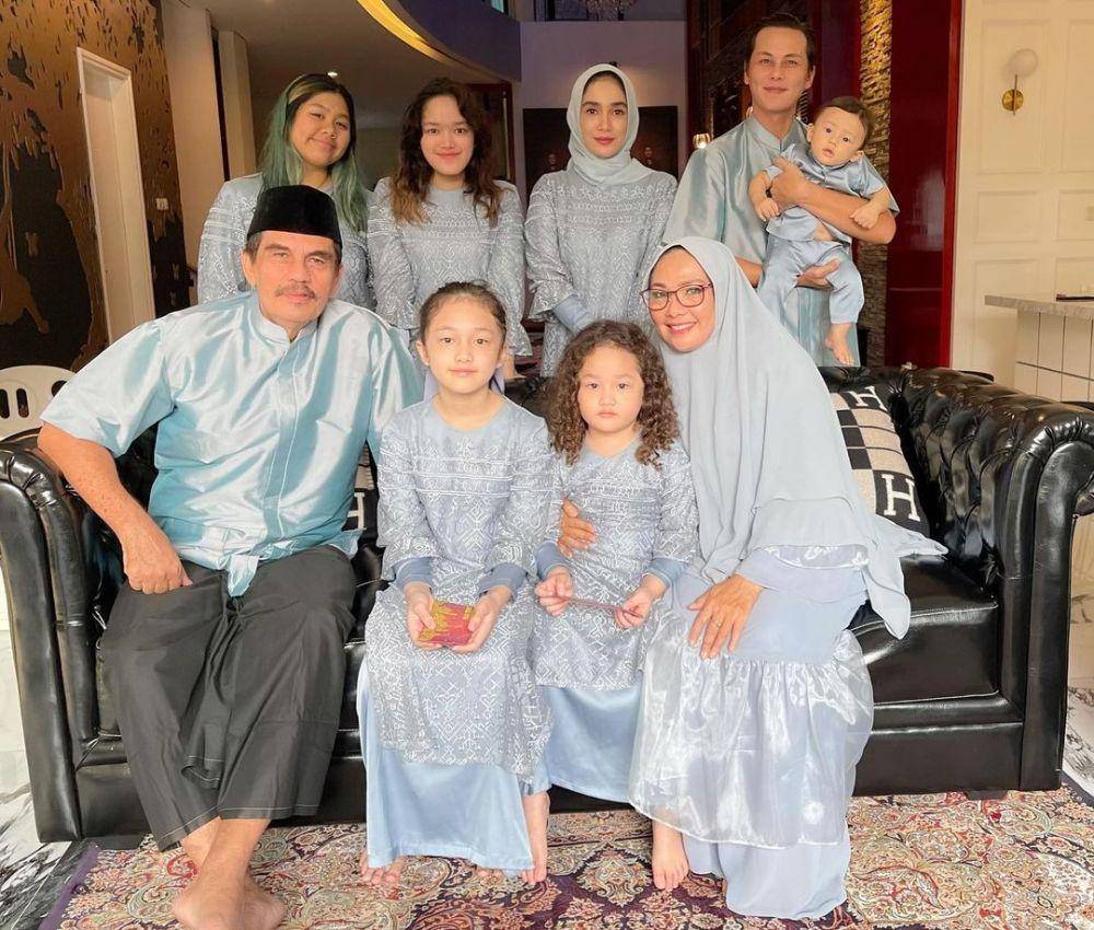 Potret Andhika Pratama dan Ussy rayakan lebaran bersama keluarga (instagram.com/ussypratama)