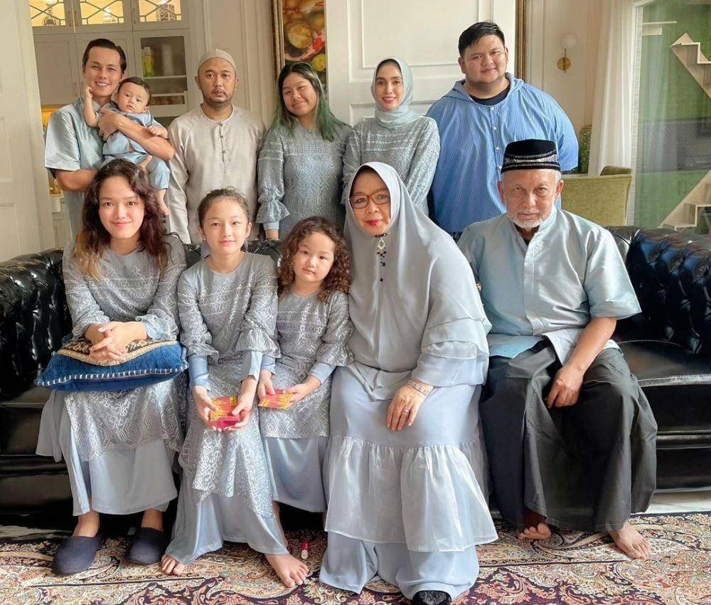 Potret Andhika Pratama dan keluarga rayakan lebaran (instagram.com/ussypratama)