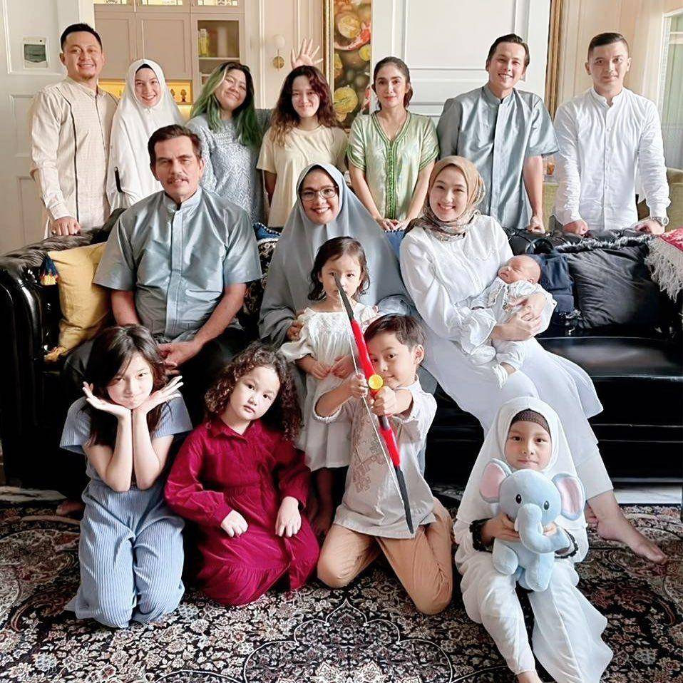 Potret Andhika Pratama dan Ussy rayakan lebaran bersama keluarga (instagram.com/andhiiikapratama)