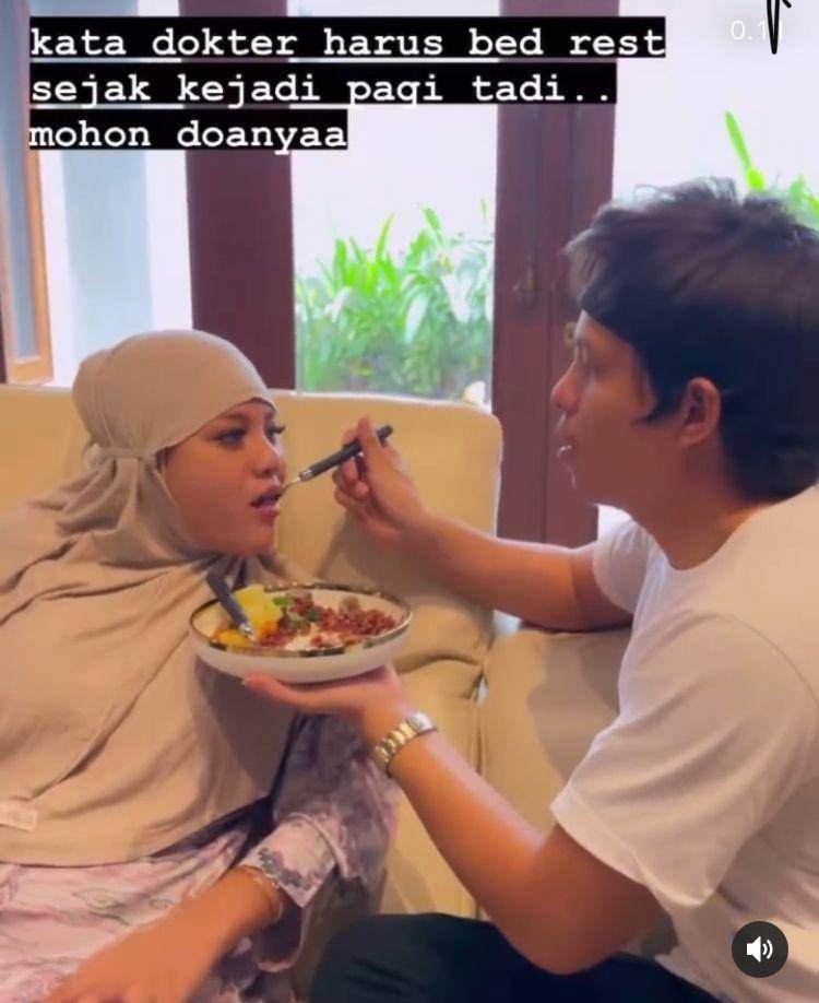 Atta Aurel bedrest (instagram.com/Attahalilintar)