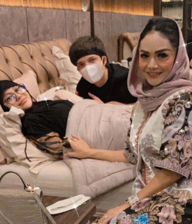 Atta Aurel bedrest (instagram.com/Attahalilintar)