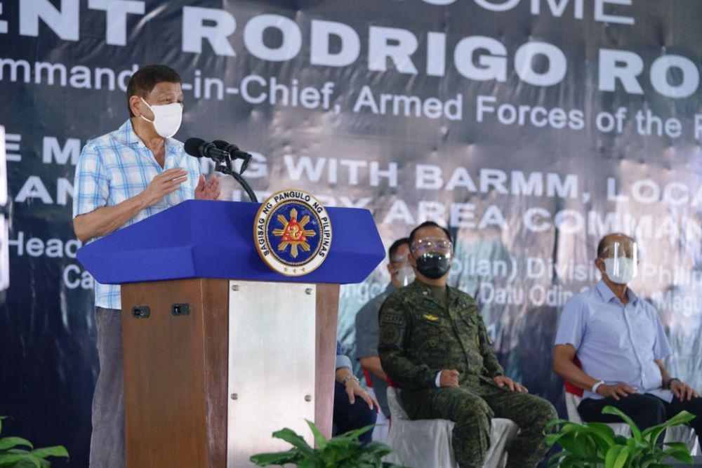 Duterte Tidak akan Tarik Kapal dari Laut Sengketa dengan China