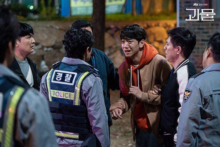 Cuplikan drama Korea Beyond Evil (hancinema.net)