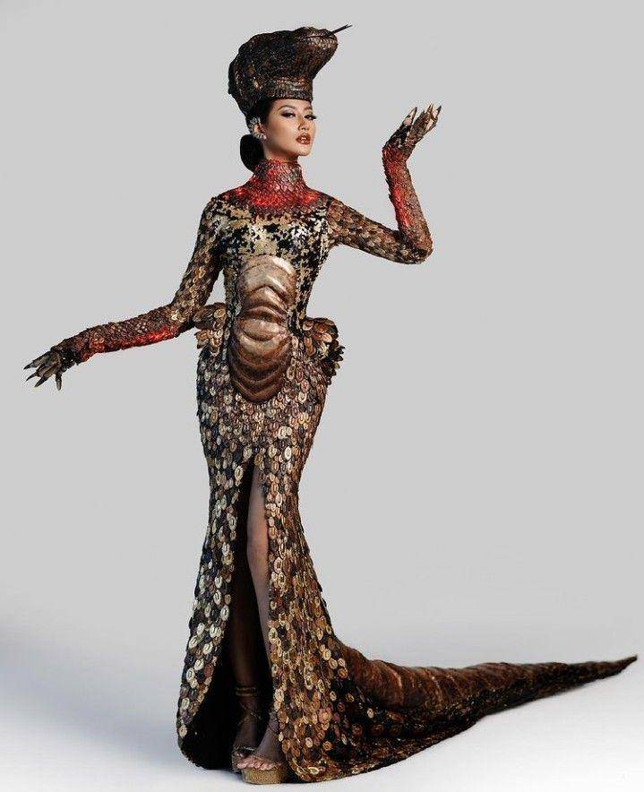 Foto Ayu Maulida pakai kostum komodo di Miss Universe 2020 (instagram.com/ayumaulida97)