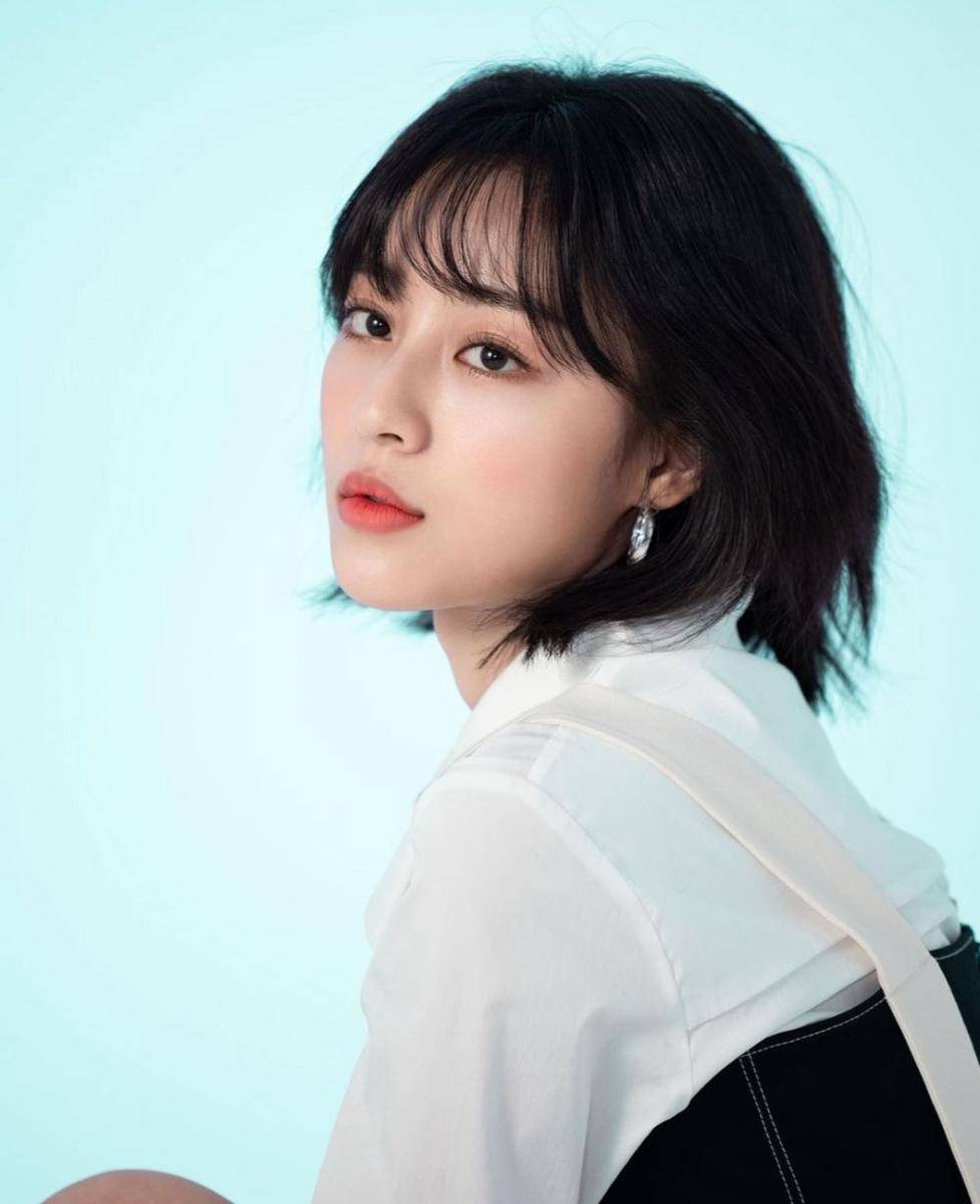 Kang Min Ah (instagram.com/minah320_97)