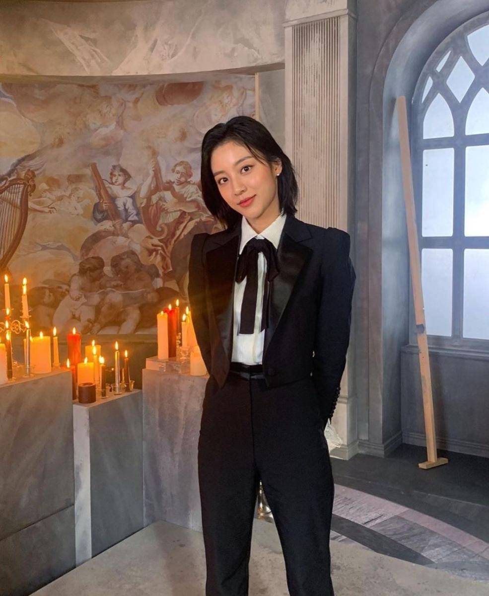 Kang Min Ah (instagram.com/minah320_97)