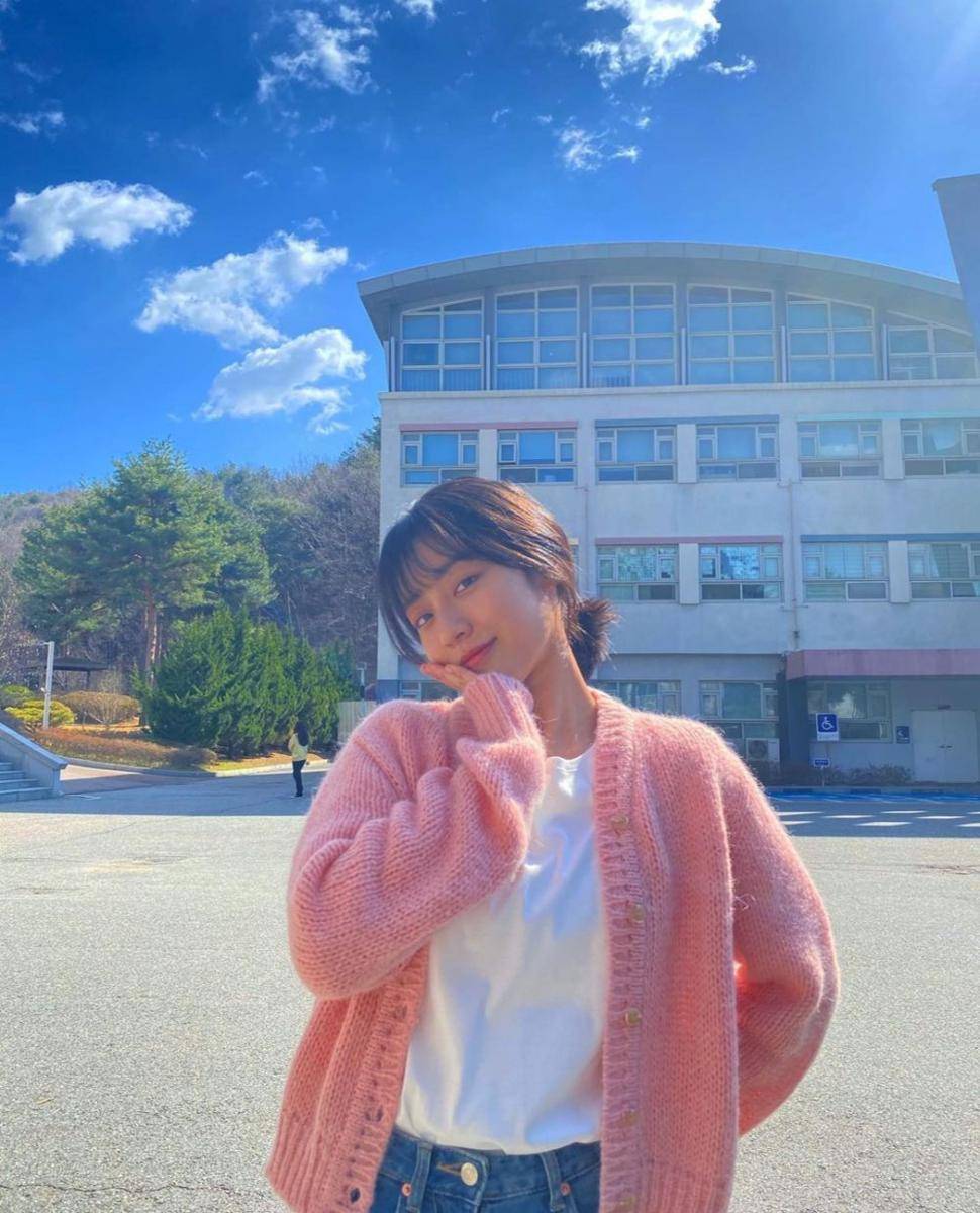 Kang Min Ah (instagram.com/minah320_97)