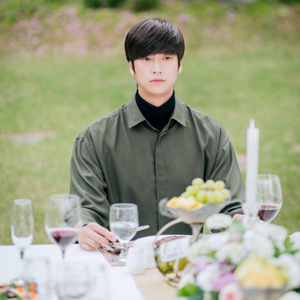 Na In Woo di At A Distance Spring Is Green (instagram.com/victorycontents)