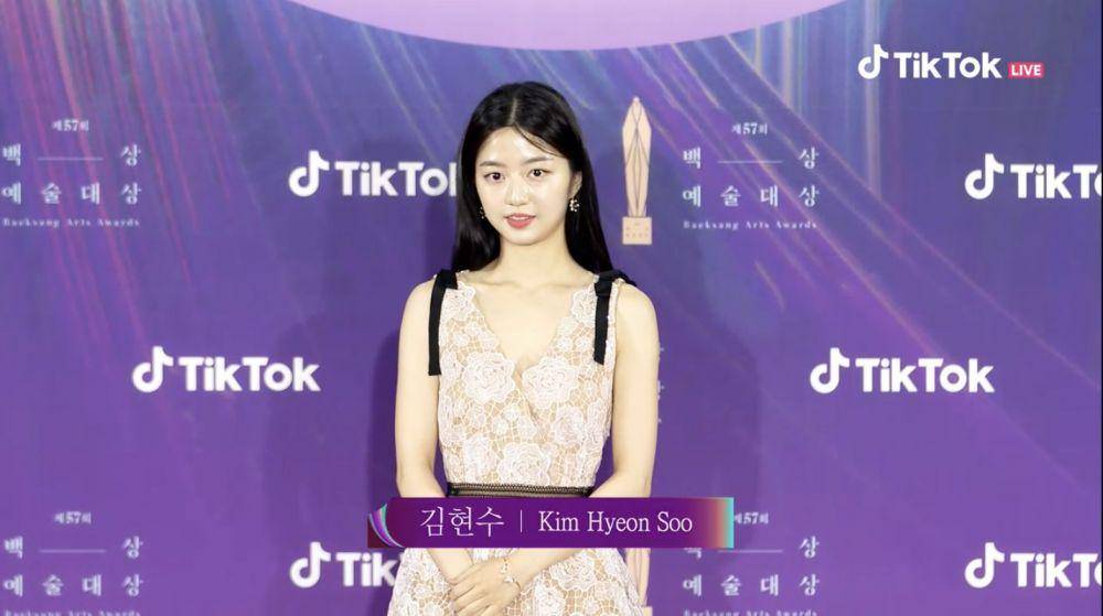 Kim Hyeon Soo di red carpet Baeksang Arts Awards 2021 (twitter.com/ohyoonhees)