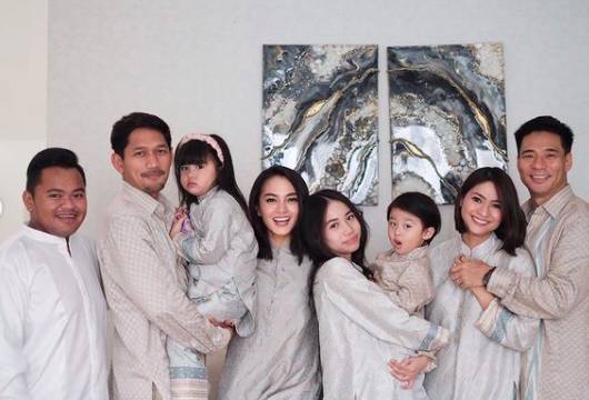 Lebaran Ibnu Jamil dan keluarga (instagram.com/ririnekawati)
