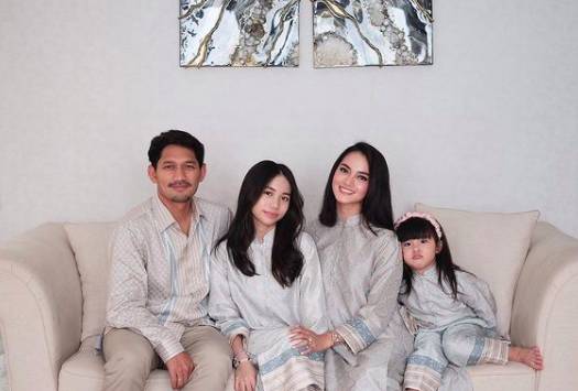 Lebaran Ibnu Jamil dan keluarga (instagram.com/ririnekawati)
