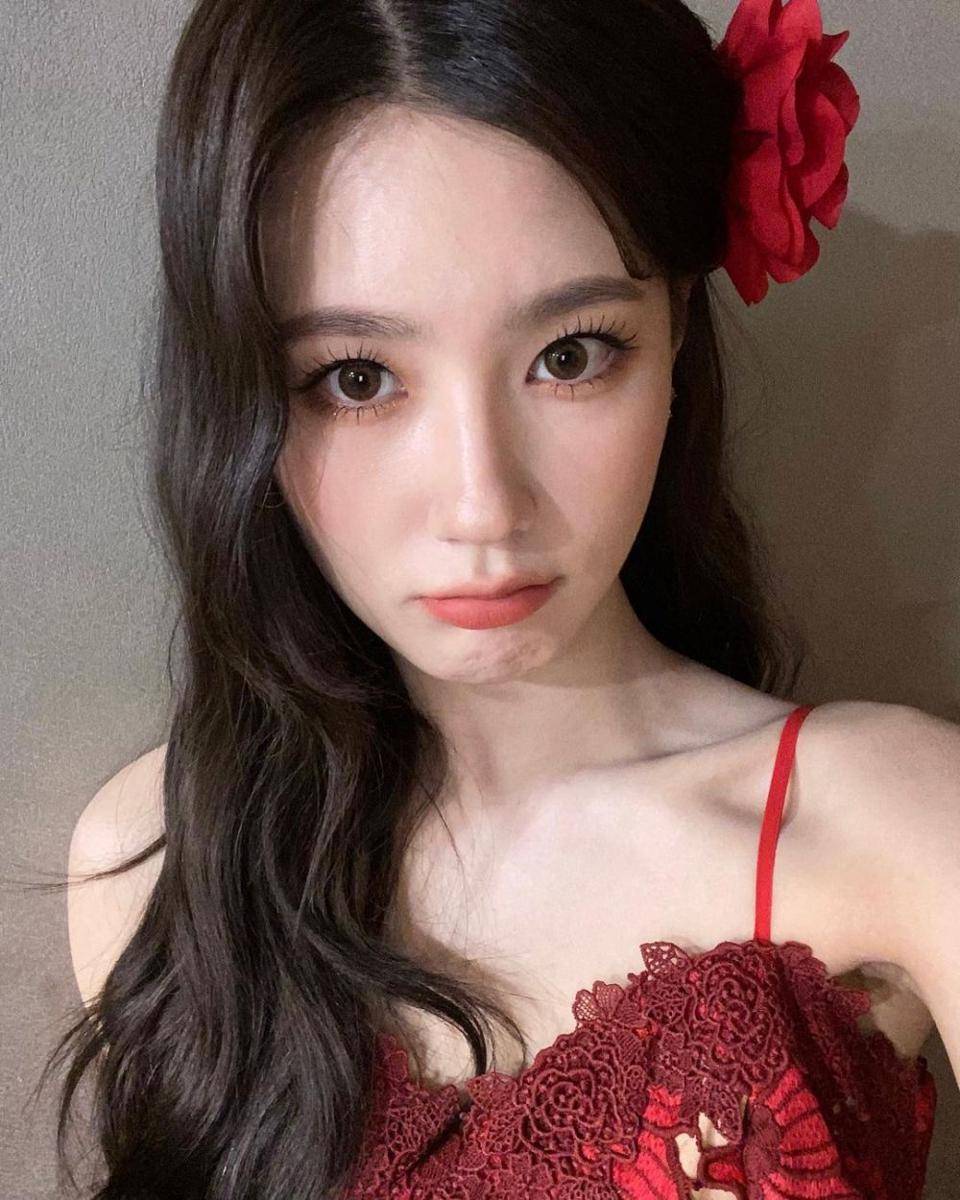 Miyeon (G)-IDLE (instagram.com/noodle.zip)