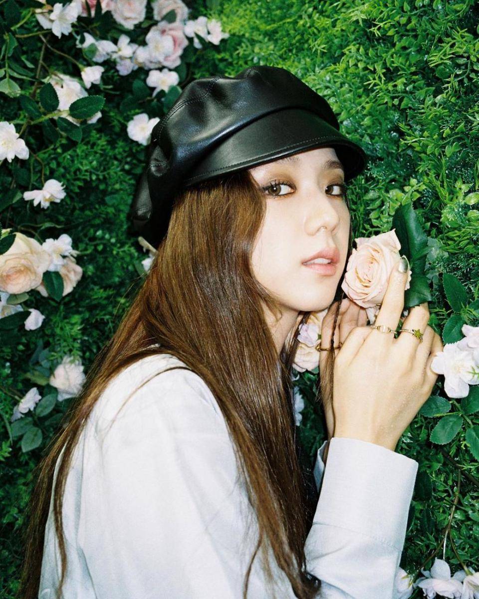 momen Jisoo dengan makeup gothic (instagram.com/sooyaaa__)