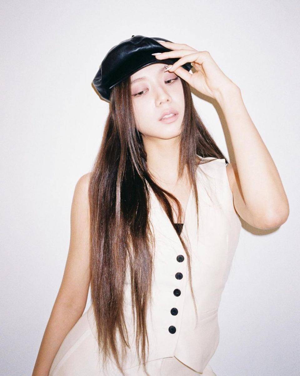 potret Jisoo yang fancy (instagram.com/sooyaaa__)