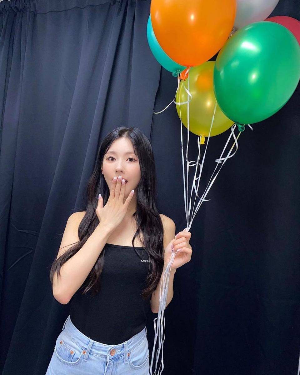 Miyeon (G)-IDLE (instagram.com/noodle.zip)