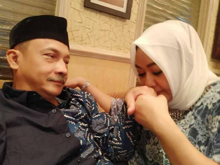 Istri Adi Bing Slamet sungkeman (instagram.com/janahbs)