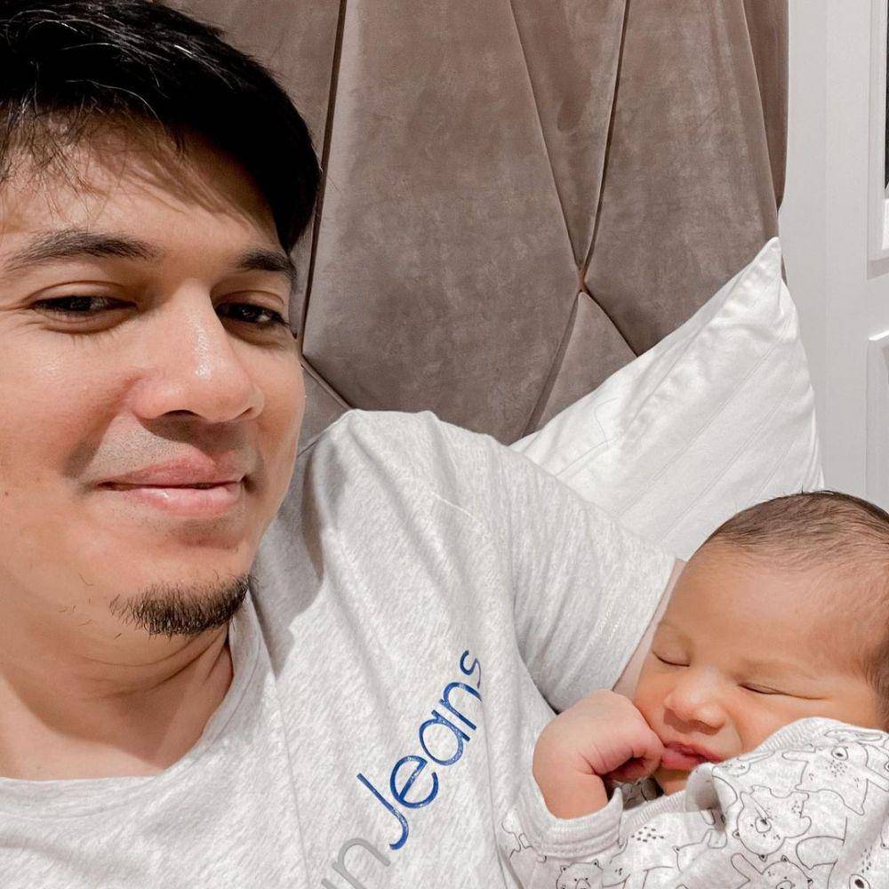 Irwansyah gendong putra pertamanya (instagram.com/irwansyah_15)