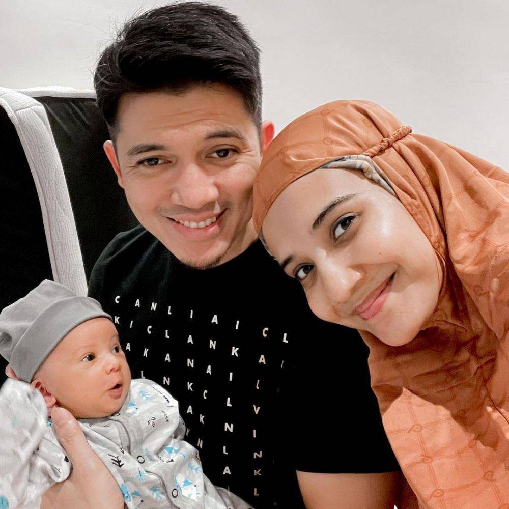 Irwansyah gendong putra pertamanya (instagram.com/irwansyah_15)