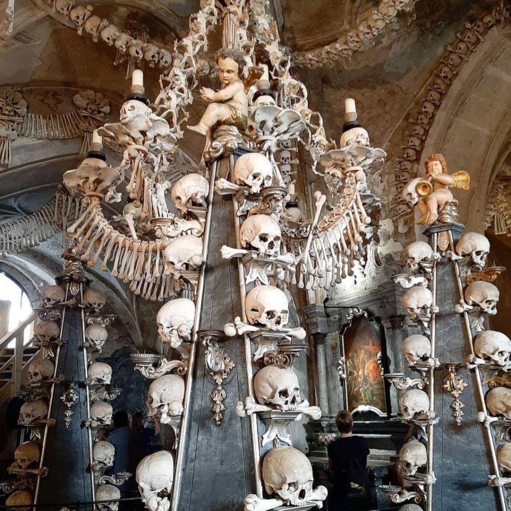 ilustrasi Sedlec Ossuary (Instagram.com/damiano.fasano)