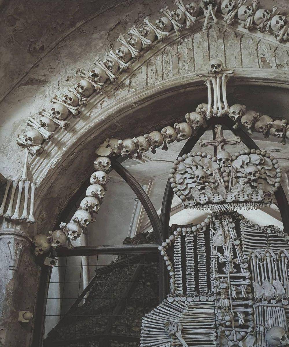 ilustrasi Sedlec Ossuary (Instagram.com/pathofnihil)