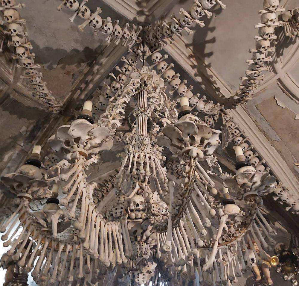 ilustrasi Sedlec Ossuary (Instagram.com/cathydoom)