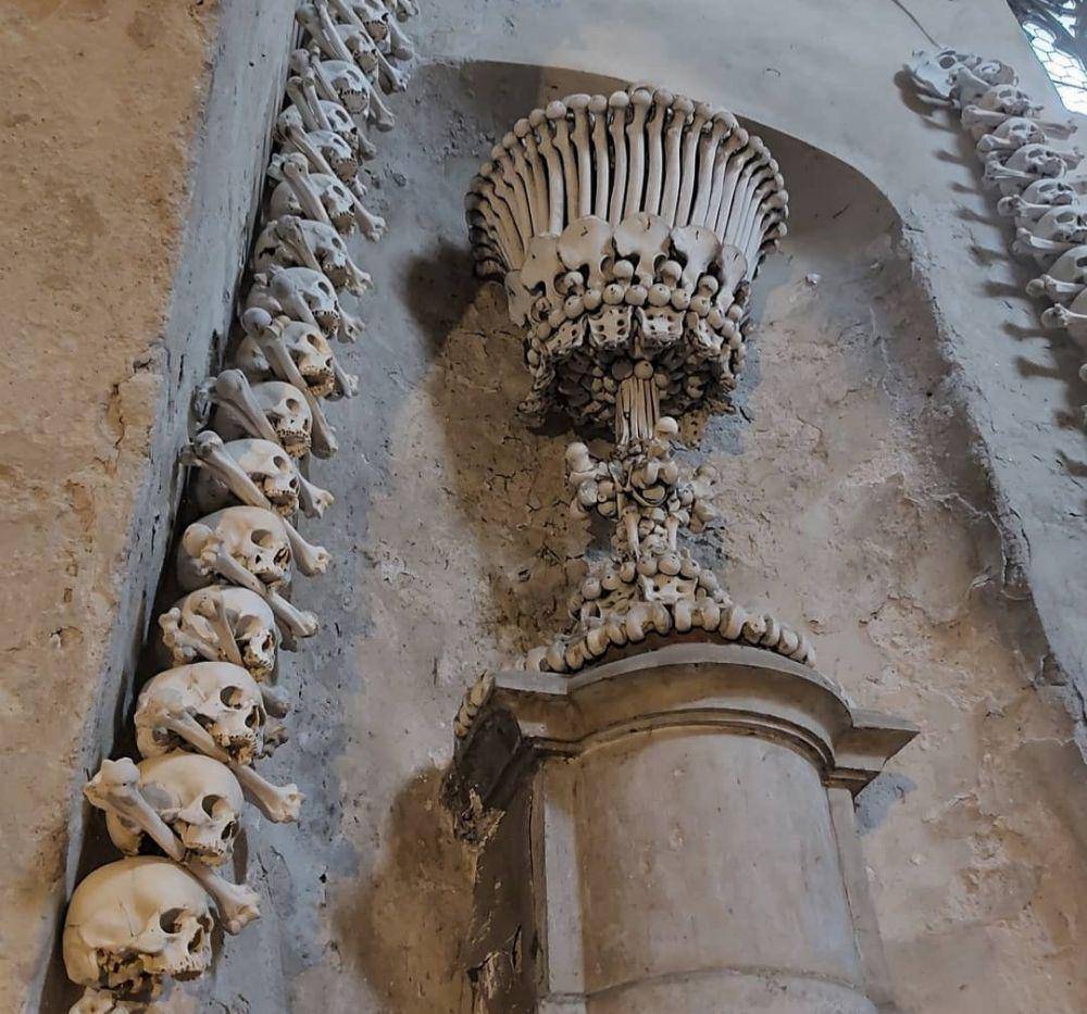 ilustrasi Sedlec Ossuary (Instagram.com/cathydoom)