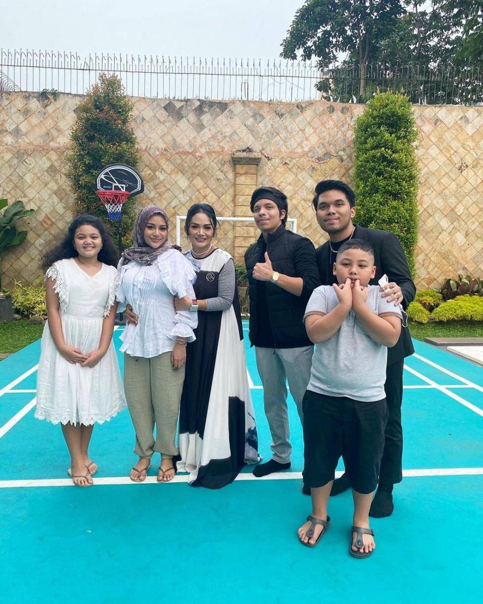 KD dan Aurel (instagram.com/krisdayantilemos)