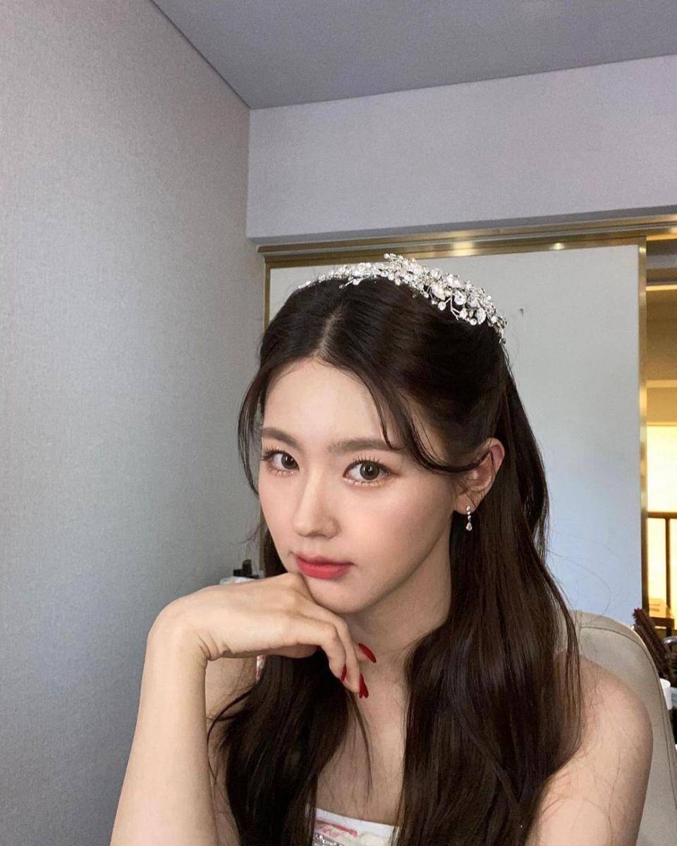 Miyeon (G)-IDLE (instagram.com/noodle.zip)