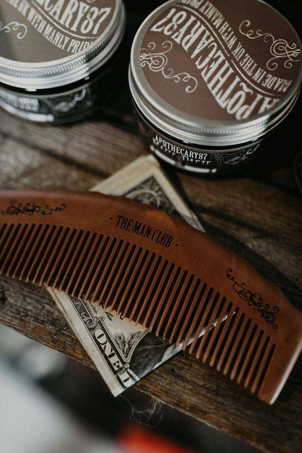 Sisir bergigi rapat (unsplash/Apothecary 87)