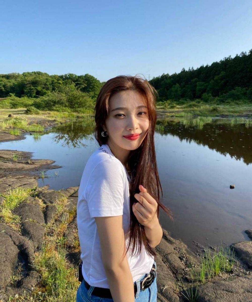 Joy Red Velvet dengan messy hair (instagram.com/_imyour_joy)