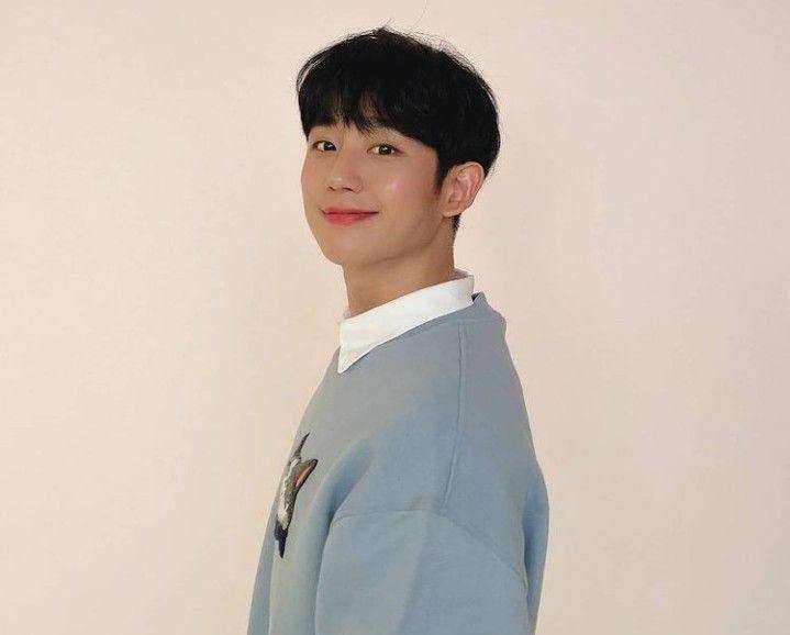 Jung Hae In (instagram.com/holyhaein)