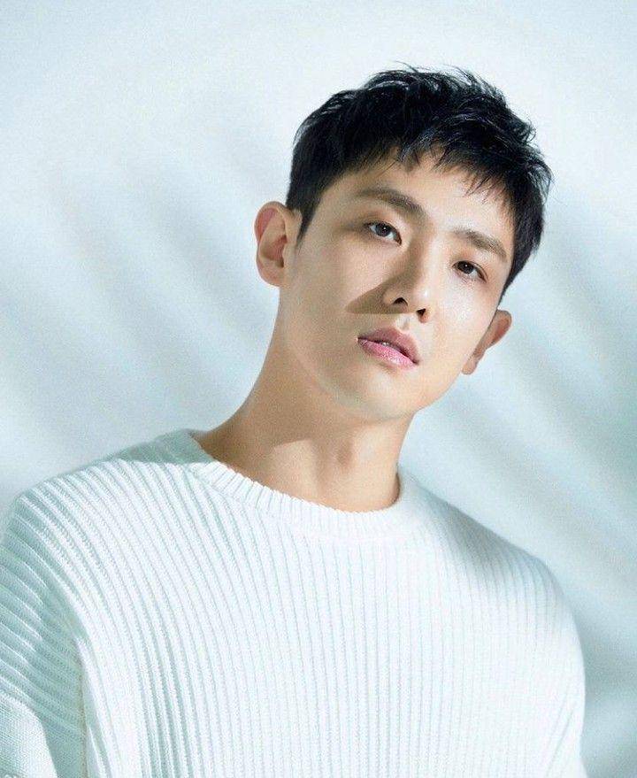 Lee Joon (instagram.com/leechangsun27_)