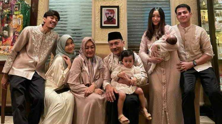 Keluarga besar Adi Bing Slamet (instagram.com/janahbs)