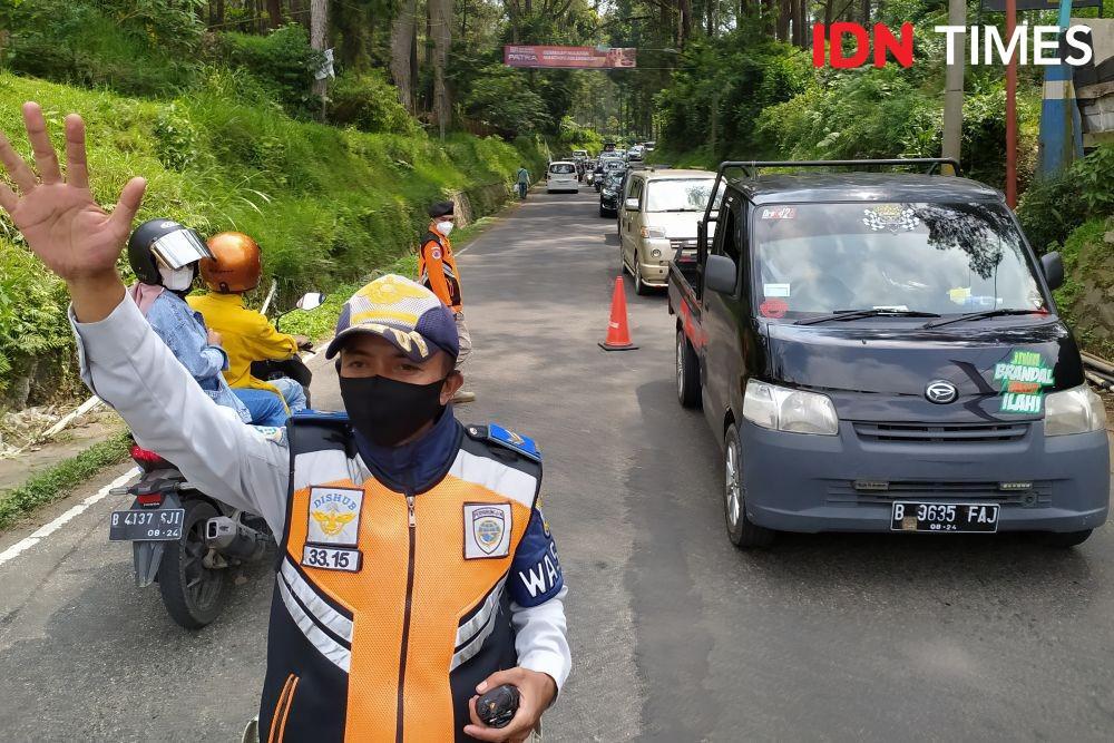Tanpa Toleransi, Wisatawan Luar Daerah Diputarbalik Aparat di Lembang