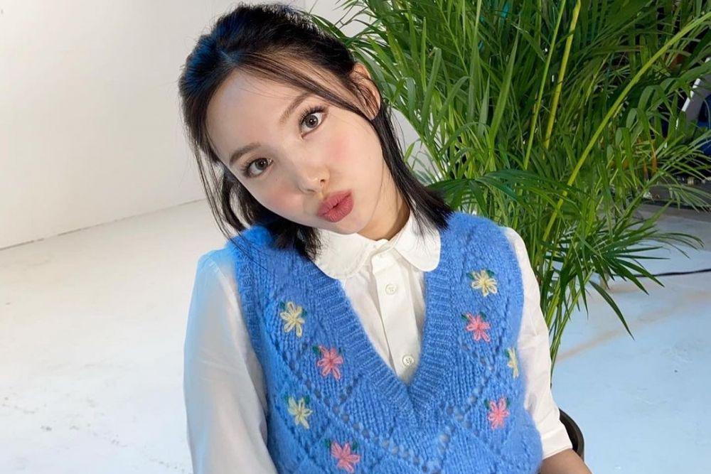 9 Inspirasi OOTD Kece ala Nayeon TWICE, Beragam Gaya!