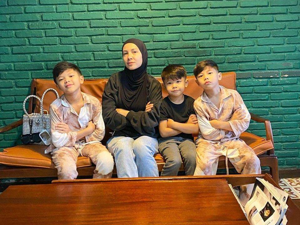 Ratna Galih dan anak (instagram.com/ratnagalih)