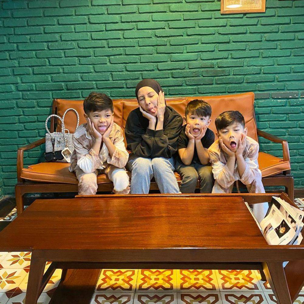 Ratna Galih dan anak (instagram.com/ratnagalih)