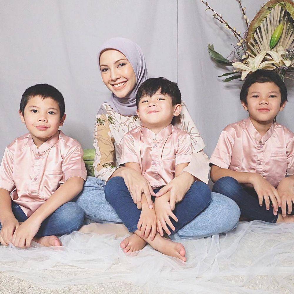 Ratna Galih dan anak (instagram.com/ratnagalih)