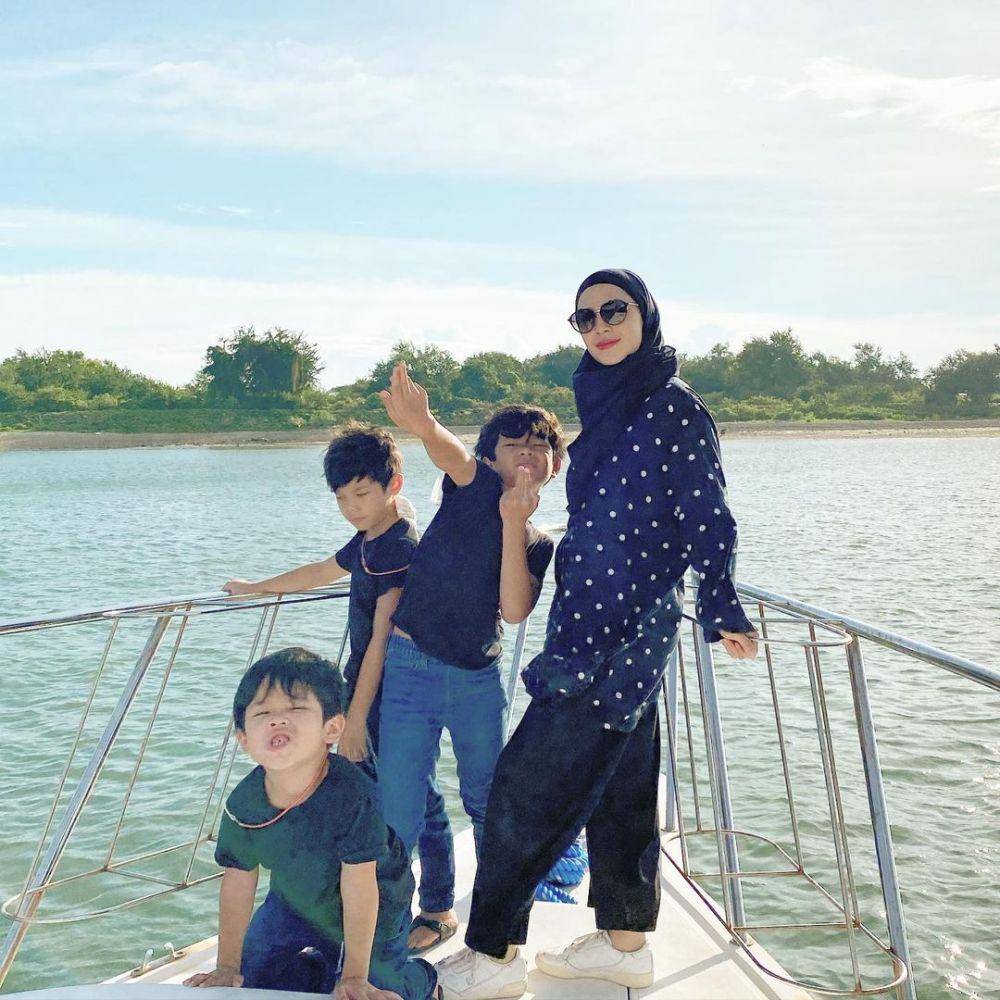 Ratna Galih dan anak (instagram.com/ratnagalih)