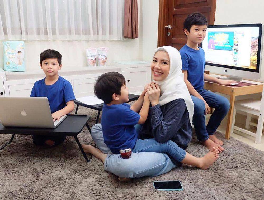 Ratna Galih dan anak (instagram.com/ratnagalih)