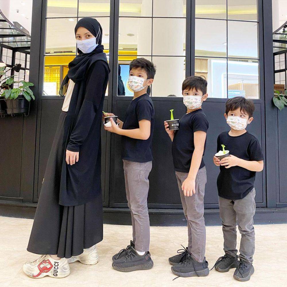 Ratna Galih dan anak (instagram.com/ratnagalih)