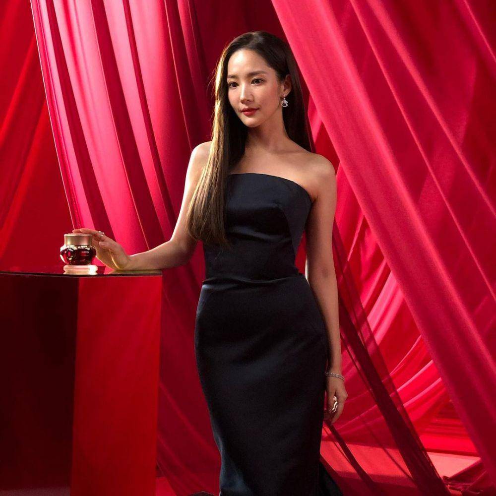 momen Minyoung dengan dress hitam (instagram.com/rachel_mypark)