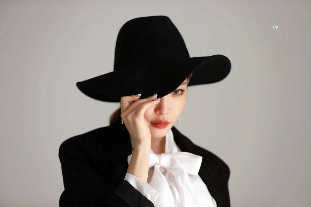 momen Chungha dengan pakaian glamor (instagram.com/chungha_official)