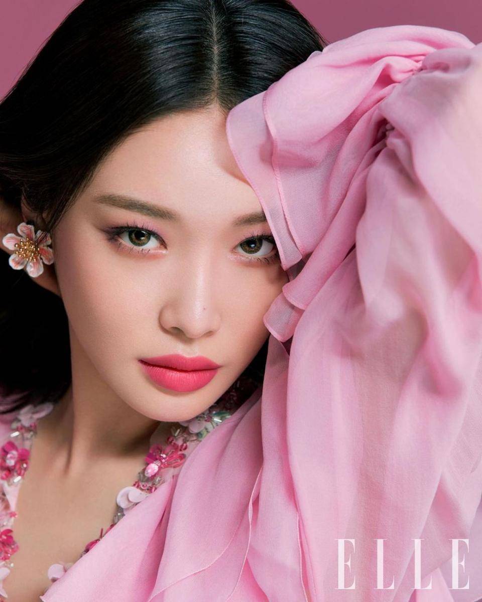 potret Chungha dengan busana pink (instagram.com/chungha_official)