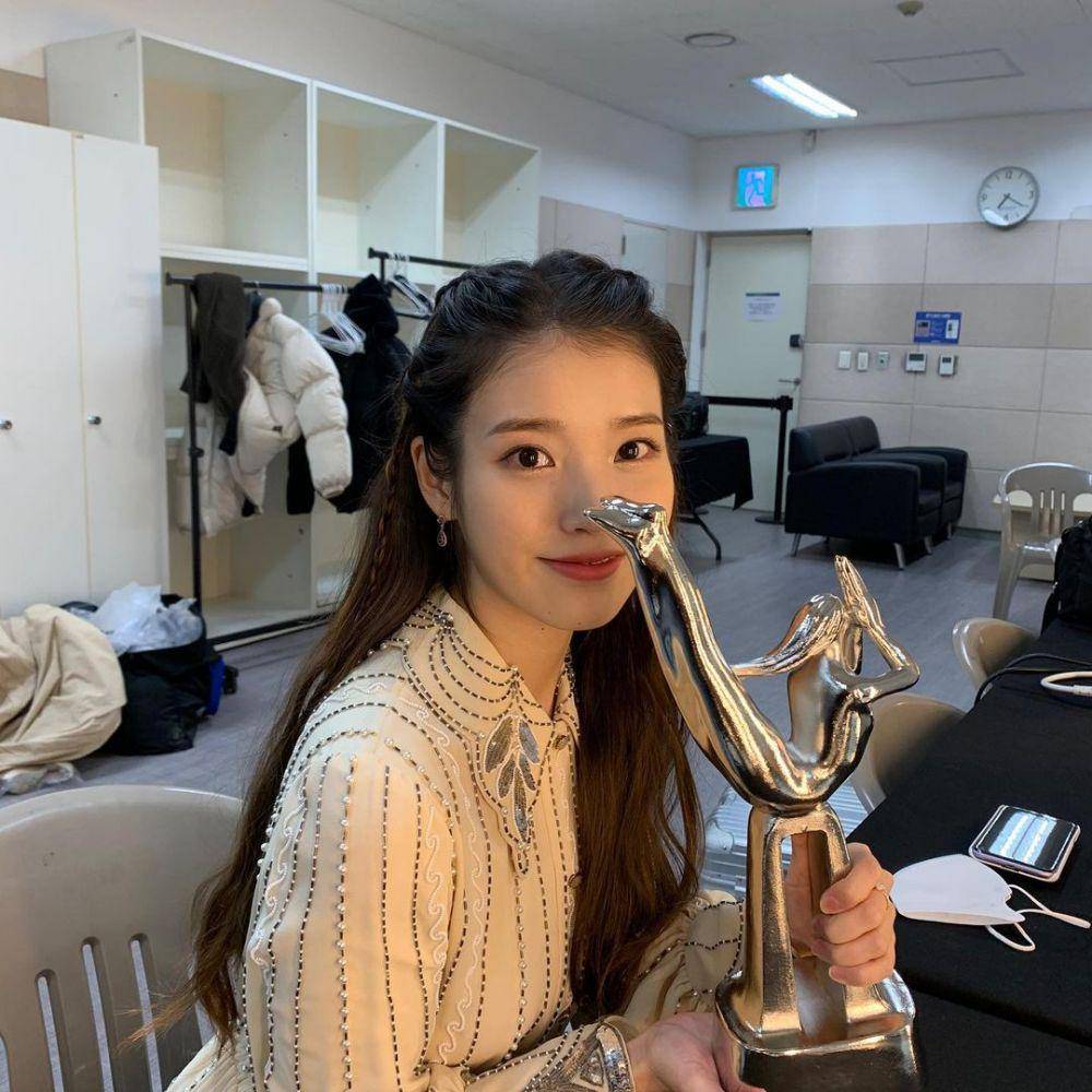 IU (instagram.com/dlwlrma)