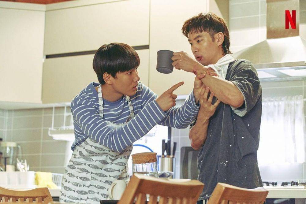 Tang Joon Sang dan Lee Je Hoon di Move to Heaven (Instagram.com/netflixkr)