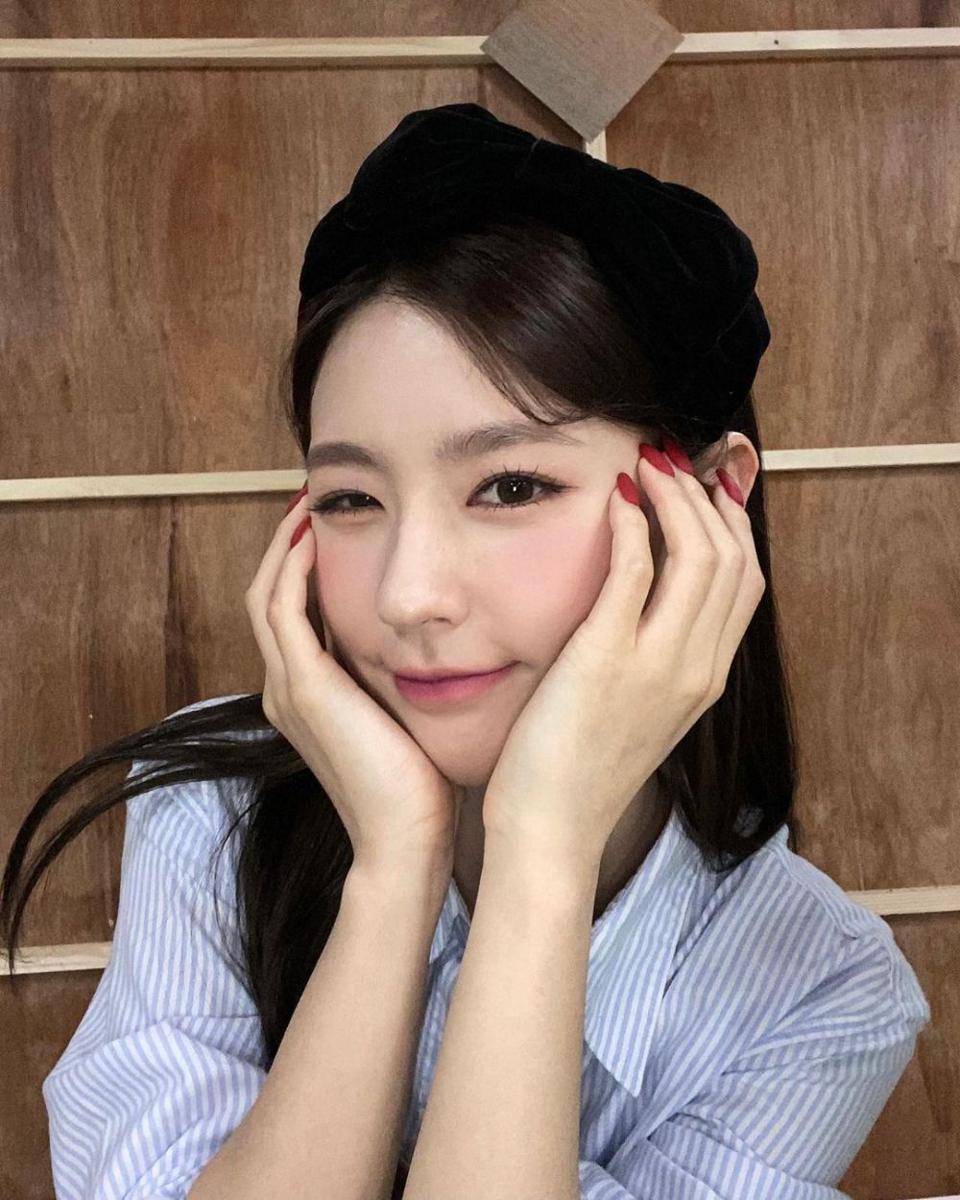 Miyeon (G)I-DLE (instagram.com/noodle.zip)