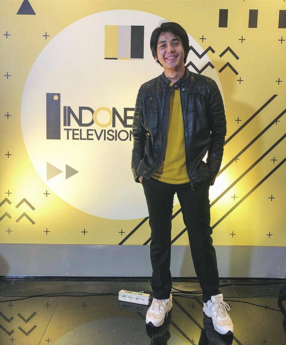 Style kaus ala Arbani Yasiz (instagram.com/arbaniyasiz)
